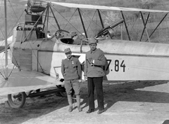 Lohner B.VII osztrák fejlesztésű, kétüléses felderítő/könnyűbombázó repülőgép hátsó géppuskával ellátott változata (C.I kód)., 1916, Saly Noémi, első világháború, közlekedés, osztrák gyártmány, pilóta, repülőgép, katonaság, fegyver, repülőtér, Schwarzlose-márka, biplán, Lohner-márka, Fortepan #15168