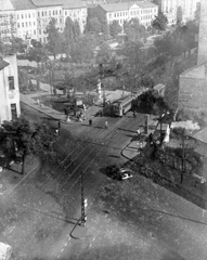 Magyarország, Budapest I., Krisztina tér és a Horváth-kert a krisztinavárosi templom tornyából., 1957, Saly Noémi, Budapest, villamos, hirdetőoszlop, útkereszteződés, park, jelzőlámpa, Fortepan #15171