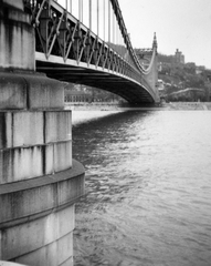 Hungary, Budapest V., Erzsébet híd a pesti hídfőtől nézve., 1944, Saly Noémi, Danube, eclectic architecture, Budapest, suspension bridge, Duna-bridge, Antal Kherndl-design, Aurél Czekelius-design, Fortepan #15186