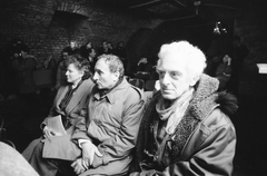 Magyarország, Budapest VIII., Mikszáth Kálmán tér, a Tilos az Á underground szórakozóhely pincéje. Forgács Rezső író Ezra Pound-estje 1990. december 9-én. Krassó György és Fónay Jenő., 1990, Szigetváry Zsolt, Budapest, Fortepan #152478