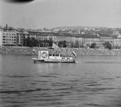 Magyarország, Budapest II., Bem rakpart, középen a Kacsa utca torkolata. Augusztus 20-i víziparádé., 1981, MHSZ, hajó, augusztus 20, Kitűző III. hajó, Budapest, Fortepan #15264