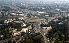 Magyarország, Budapest XIV., légifotó, a középpontban a Kacsóh Pongrác úti felüljátó és a Hungária körút. Balra a Vidámpark a hullámvasúttal., 1990, Kölcsényi Zoltán, színes, légi felvétel, Budapest, Fortepan #153079