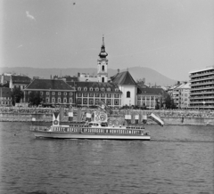 Magyarország, Budapest I., Bem rakpart a Batthyány tér és a Csalogány utca között, Erzsébet apácák kolostora. 1980. augusztus 20-i víziparádé., 1980, MHSZ, hajó, zászló, politikai dekoráció, augusztus 20, vízibusz, Budapest, Fortepan #15308