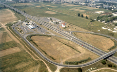 Magyarország, Budapest XV., légifotó az M3 autópálya bevezető szakaszáról, a kép legfelső részén a Csobogós utcai lakótelep., 1990, Kölcsényi Zoltán, színes, légi felvétel, Shell-márka, autópálya, Budapest, Fortepan #153080