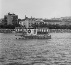 Hungary, Budapest II., Bem rakparti házak, a Vitéz utca torkolata. Augusztus 20-i víziparádé., 1978, MHSZ, ship, flag, slogan, Budapest, Kádár-crest, ad truck, Fortepan #15344