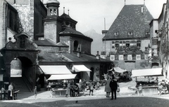 Ausztria, Hall in Tirol, Oberer Stadtplatz, balra a Szent Miklós-templom (St. Nikolaus Kirche), jobbra a Városháza., 1933, Szekrényesy Réka, Fortepan #153949