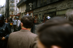 Franciaország, Párizs, Rue Royer-Collard a Boulevard Saint-Michel felől a Rue Gay-Lussac felé nézve. A felvétel az 1968-as diáklázadások idején készült., 1968, Szekrényesy Réka, színes, Fortepan #153959