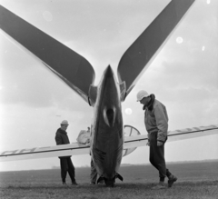 Hungary, Dunakeszi, repülőtér, Antonov A-15 vitorlázó repülőgép., 1965, MHSZ, Soviet brand, pilot, airplane, airport, Antonov-brand, sailplane, Fortepan #15399