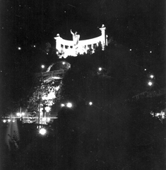 Magyarország, Budapest I., Döbrentei tér. A Gellért-hegy oldalában a Szent Gellért emlékmű., 1938, Orosz Heléna, szobor, díszkivilágítás, Budapest, Szent Gellért-ábrázolás, Fortepan #15450