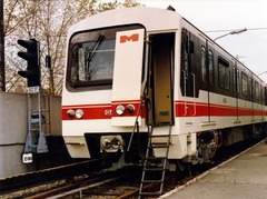 Magyarország, Budapest X., a Metró Kőér utcai járműtelepe. A BKV részére gyártott Ganz–Hunslet G2 metrószerelvény vezetőállásos motorkocsija, nyitott homlokfali vészkijárati ajtóval., 1987, Surányi Sándor - György József, Ganz-márka, metró, Budapest, Ganz-Hunslet G2, Fortepan #154533