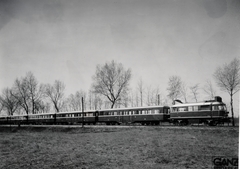 Magyarország, a BHÉV 41 pályaszámú dízel-villamos mozdonya P XV típusú pótkocsikból álló szerelvényt vontat., 1943, Surányi Sándor - György József, Fortepan #154638