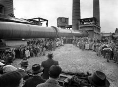 Magyarország, Lábatlan, 1953. november 6., a cementgyár új 88 méter hosszú Klinker égetőkemencéjének üzembehelyezésekor tartott ünnepség., 1953, Lábatlan Polgármesteri Hivatal, ünnepség, kemence, cementgyár, Fortepan #155033