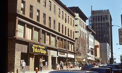 Amerikai Egyesült Államok, Hartford,Connecticut állam, Asylum Street a Trumbull Street felől a Main Street felé., 1976, Bogdan Celichowski, színes, Fortepan #155149