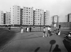 Hungary, Budapest XI., Irinyi József utca a Budafoki út kereszteződésénél., 1969, Orosz Heléna, blocks, genre painting, bench, trash can, Budapest, Lágymányos housing complex, Fortepan #15518