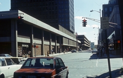 Amerikai Egyesült Államok, Connecticut állam, New Haven, a Temple Street a Chapel Street felől nézve., 1976, Bogdan Celichowski, színes, Fortepan #155241