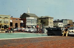 Amerikai Egyesült Államok, Newport,Rhode Island állam, Thames Street, háttérben a Trinity Church toronycsúcsa látszik., 1976, Bogdan Celichowski, kerékpár, Fortepan #155243