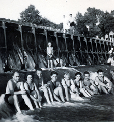 Ukrajna, Borzsova, strand a duzzasztógátnál., 1939, Török Gyöngyvér, fürdőzés, Fortepan #155305