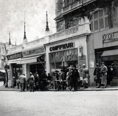 Franciaország, Biarritz, Place Georges Clemenceau (Place de la Liberté), balra az Avenue du Maréchal Foch., 1930, Kiss Zsuzsi, tipográfia, fodrászat, Fortepan #155426