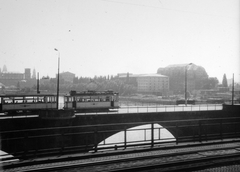 Németország, Drezda, a Marienbrücke az Elba folyón., 1966, Orosz Heléna, híd, villamos, NDK, tömegközlekedés, ívhíd, Fortepan #15552