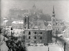 Magyarország, Tabán, Budapest I., kilátás a Királyi Palota (később Budavári Palota) felé. Előtérben a romos Szent Demeter szerb templom, mögötte az Alexandriai Szent Katalin-templom., 1945, Fortepan, Budapest, háborús kár, épületkár, Fortepan #155530