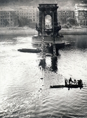 Magyarország, Budapest I., a lerombolt Széchenyi Lánchíd a pesti kapuzatról nézve., 1945, Fortepan, Budapest, háborús kár, hídroncs, Fortepan #155542