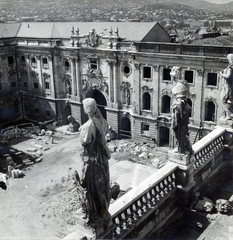 Magyarország, budai Vár, Budapest I., Budavári Palota (korábban Királyi Palota), a Nagy udvar, középen az Oroszlános kapu., 1958, Magyar Nemzeti Galéria/Adattári Gyűjtemény, Budapest, épületdísz, épületszobor, képarány: négyzetes, Fortepan #155818