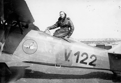 Bánhidi Antal gépészmérnök, repülőgép tervező, tartalékos hadnagy Fiat CR-32 vadászrepülőgépen., 1938, Erky-Nagy Tibor, repülőgép, katonaság, vadászrepülő, Fiat-márka, olasz gyártmány, MKHL, második világháború, Fiat CR-32, Bánhidi Antal-terv, századjelvény, lajstromjel, Fortepan #15604