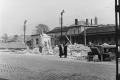 Hungary, Budapest I., Alkotás utca, a felvétel Déli pályaudvar átépítésekor készült. Az indulási oldalon lévő épület felett a budai Várban lévő Mária Magdolna templom tornya látszik., 1962, Racsmány Dömötör, Budapest, Fortepan #156045