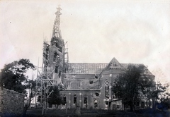 Ukraine, Kamianka-Buzka, (ekkor Kamjanka-Sztrumilivszka vagy Sztrumilova), Mária mennybementele templom., 1915, Glatz Ödön, First World War, church, war damage, scaffolding, Fortepan #156466