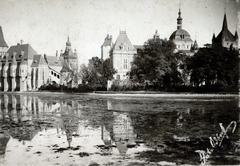 Magyarország, Városliget, Budapest XIV., Városligeti-tó és a millenniumi kiállításra épített történelmi főcsoport épületei, balra a Vajdahunyad vára., 1902, Glatz Ödön, Budapest, Fortepan #156494