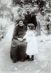 1913, Glatz Ödön, family, garden, grandparent, girl, moustache, coif, kid, skirt, generations, bun, Fortepan #156510