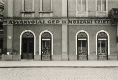 Magyarország, Baja, Szentháromság (Szent István) tér 4., balra az Attila utca., 1943, Ember Csaba, felirat, tipográfia, Fortepan #156703