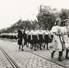 Magyarország, Budapest IV., Görgey Artúr (Horthy Miklós) utca, háttérben kupolával a 37. számú sarokház látszik., 1938, Lencsés László, Budapest, Fortepan #156774