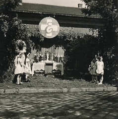 Magyarország, Budapest IV., Szent István tér 14., oltár a Katolikus Kultúrház mára elbontott épülete előtt., 1939, Lencsés László, Budapest, Fortepan #156796