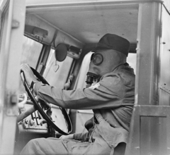 Hungary, Horány, járőrverseny, teherautóvezetés gázálarcban., 1968, MHSZ, commercial vehicle, chauffeur, gas mask, steering wheel, Fortepan #15710