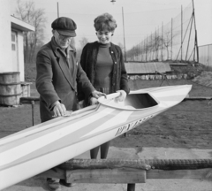 Hungary, Margit Islands, Budapest, Sirály klubház., 1965, MHSZ, genre painting, kayak, man, woman, Fortepan #15737