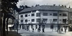 Hungary, Budapest XIV., az Erzsébet királyné útja 30/b számú ház a Nagy Lajos király útja (Hajtsár út) kereszteződésénél., 1933, Preisich család, Budapest, bicycle, tricycle, Fortepan #157951