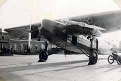 Austria, Vienna, Aspern repülőtér, egy magyar lajstromjelű Fokker F.VIIIB típusú utasszállító repülőgép., 1933, Preisich család, propeller, airplane, Fortepan #158478