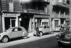 Franciaország, Párizs, Rue Descombes 21., 1960, Ráday Mihály, üzlet, Citroen-márka, Citroen 2CV, bolt, bélletes kapuzat, Fortepan #158862