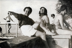 Hungary,Lake Balaton, Siófok, strand, balra Gobbi Hilda színművésznő, jobbra Ferda Erzsébet Magdolna (Ferda Manyi)., 1948, Ráday Mihály, celebrity, Fortepan #158879