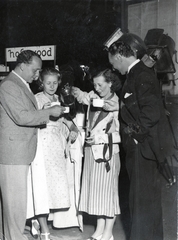 Magyarország, Budapest II., a Hunnia Filmgyár pasaréti műterme, Ráday Imre, Kozák Júlia, Vaszary Piroska, Bilicsi Tivadar színművészek., 1938, Ráday Mihály, Budapest, Fortepan #159053