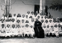 1920, Lugosi Szilvia, white dress, tableau, girls, nun, votary, wreath, Fortepan #159457