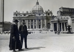 Italy, Rome,Vatican City, Szent Péter tér, szemben a Szent Péter-bazilika., 1933, Lugosi Szilvia, priest, fountain, Fortepan #159523