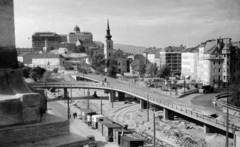 Magyarország, Budapest I., kilátás a Gellérthegyről a Budavári Palota (korábban Királyi Palota) és az Alexandriai Szent Katalin-templom felé. Előtérben az Erzsébet híd lehajtójának építése., 1964, Lehoczky Feodóra, Budapest, Fortepan #159950