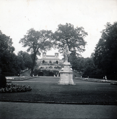 Németország, Potsdam, a Sanssouci-kastély parkja, háttérben az Orangerie., 1937, Lehoczky Feodóra, Fortepan #159969