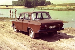 Moszkvics 412 típusú személygépkocsi., 1978, Kováts Lajos, transport, vehicle, beach, colorful, lake, Soviet brand, Moskvitch-brand, summer, automobile, number plate, Fortepan #15997