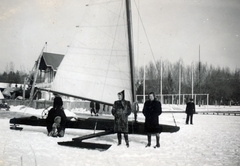 Hungary, Balatonfüred, a befagyott Balaton a hajóállomásnál. Balra a parton a Yacht Club épülete látszik., 1940, Lehoczky Feodóra, Fortepan #159980