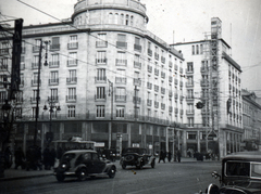 Hungary, Budapest V.,Budapest VII., Astoria kereszteződés, Károly körút (Károly király út) - Rákóczi út sarok, MTA lakóház és Georgia bérpalota., 1940, Márkus Richárd, Budapest, cornerhouse, street view, automobile, Fortepan #160162