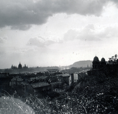 Magyarország, Budapest II., kilátás a Vérhalom utcából, a Parlament és a Gellért-hegy felé. Jobbra a Wagner villa, előtte a Mecset utca házai., 1938, Boda Balázs, Budapest, látkép, Fortepan #160465