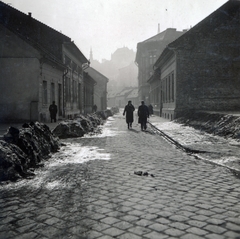 Magyarország, Budapest II., Kapás utca a Kacsa utca felől a Csalogány utca felé nézve., 1936, Boda Balázs, Budapest, utcakép, foghíj telek, hókupac, tűzfal, Fortepan #160470